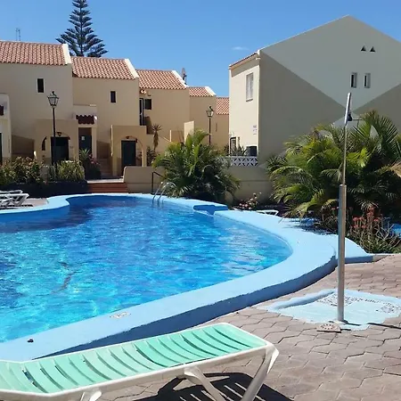 Vila Family Poolside South Facing *