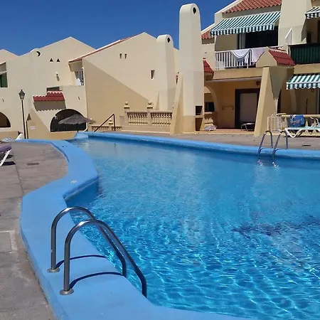 Vila Family Poolside South Facing *